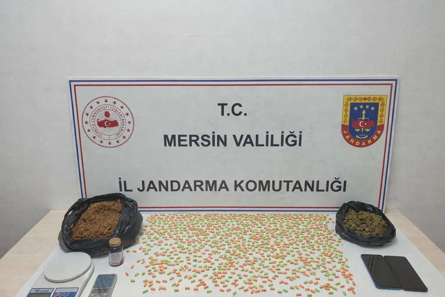 Erdemli'de Uyuşturucu Taciri 2 Şüpheli Yakalandı