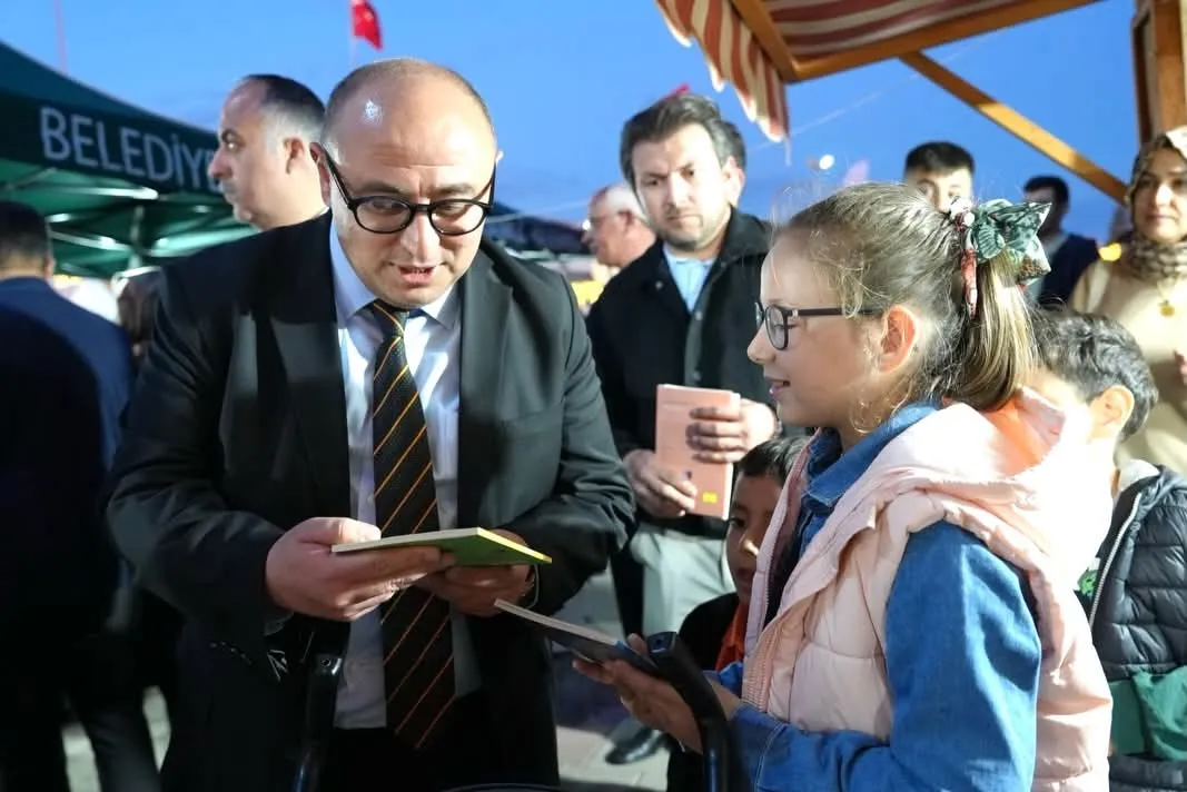 Erdemli’de Kültür Rüzgarı: Kitap Ve Edebiyat Günleri Muhteşem Bir Finalle Sona Erdi. 