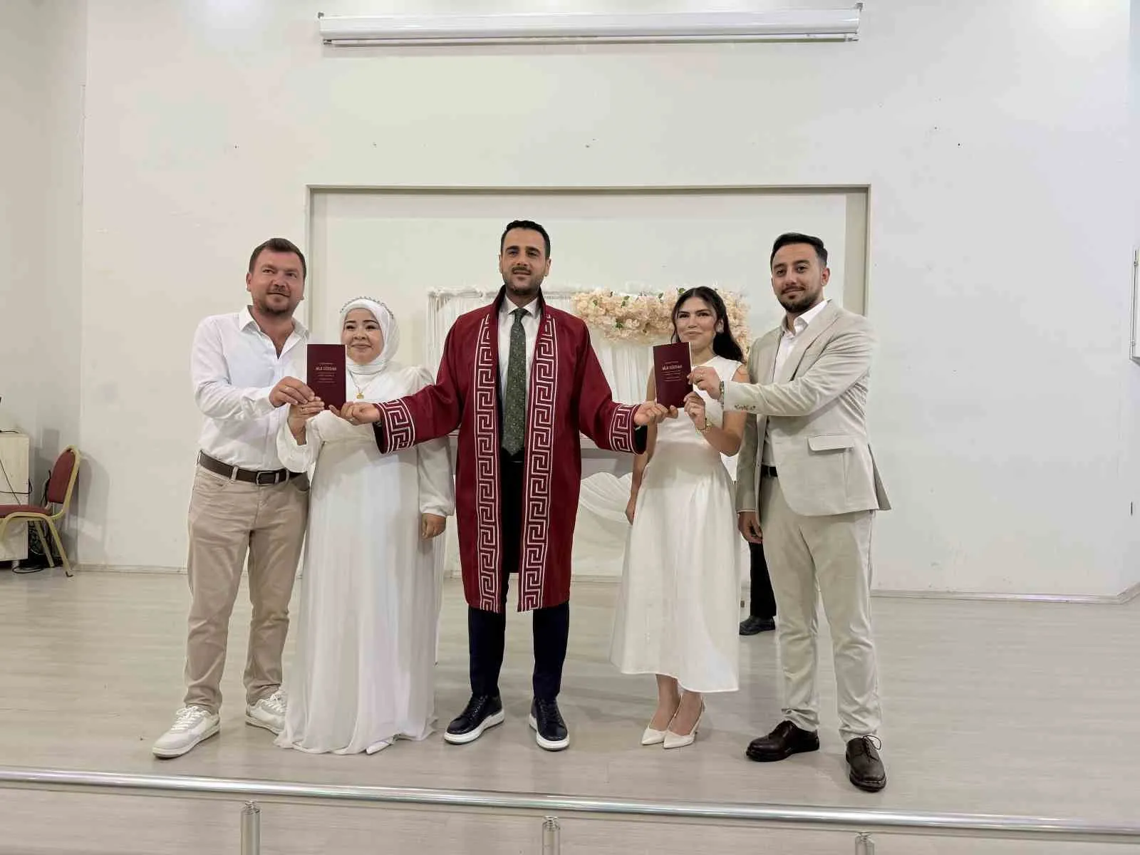 Kardeşlerin Çifte Mutluluğu: Aynı Gün Evlenip, Birbirlerine Şahit Oldular